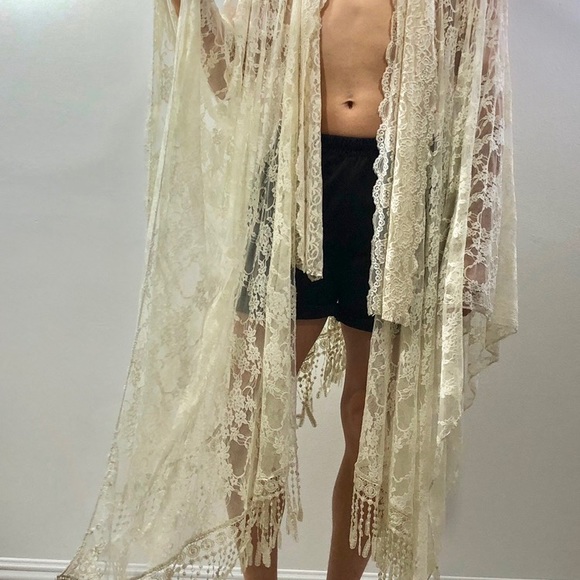 Lace Butterfly Throw w/Fringe - Picture 12 of 12